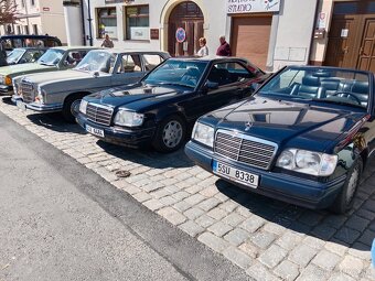 Mercedes W124 coupé E220 manuál - 9