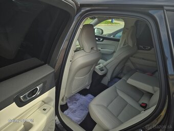 Volvo XC60 2.0 B4 mHEV Plus Dark AWD A/T - 9