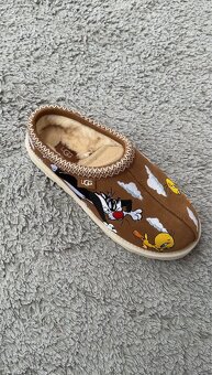 UGG Tasman Slipper Palace x Looney Tunes Chestnut - 9