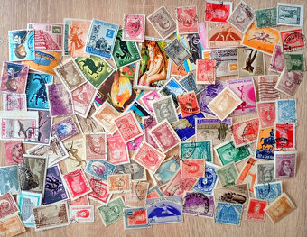 Predám balík poštových známok 1000 ks. č 1 - 9