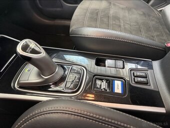 Mitsubishi Outlander 2.4i PHEV - 9