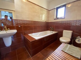 Na predaj štýlový dom s wellnessom v centre Pozby. - 9