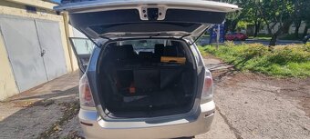 Toyota Corolla Verso kombi - 9