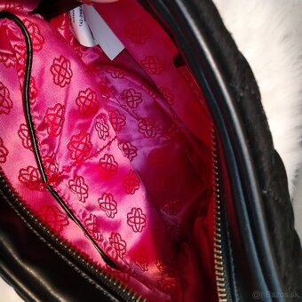 Elegantná čierna prešívaná crossbody kabelka MORGAN - 9