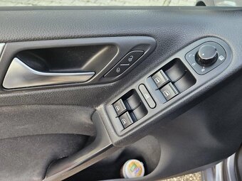 Volkswagen Golf 1.6TDI 77kW - nafta - 9