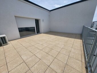 Na predaj 3 izbový Penthouse byt 22 m. od Bratislavy - Levél - 9