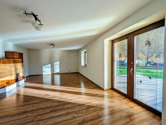 Rodinný dom so záhradou - 9