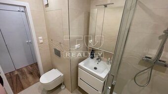 Krásny 2 izbový byt, 64m2 + 3 loggie, Banská Bystrica... - 9