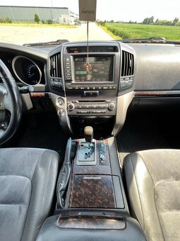 Toyota Land Cruiser 4.5 D4-D 210 kW, LUX 7-miestne SUV - 9
