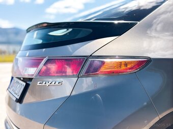 Predám Hondu Civic 1.8 Vtec SPORT - 9