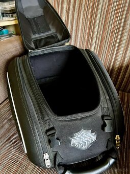 Harley Davidson kožená bunda, kožená vesta, príručná taška - 9