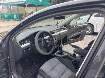 Škoda Superb 2.0 TDi 103kW 2012 268500km - 9
