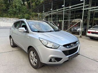 Hyundai ix35 2013 2.0 CRDi 100kw strieborna,červena,čierna - 9