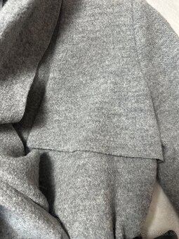 Asymetrický sivý kabát zn. Pietro Filipi originál - 9