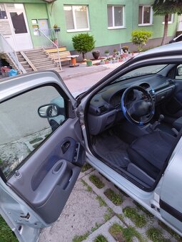 Renault Clio - 9