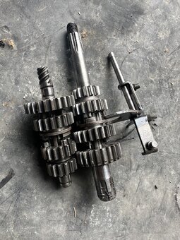 Predám DIELY motora ČZ 250/455 - 9