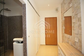 BANŠELOVA - 1 iz. byt, 30 m2, voľný od 1.6. - 9