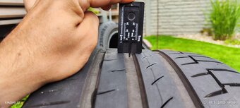 Predám letne pneu 235/40 R19 - 9