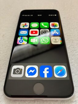 Apple iPhone SE 2020 - 9