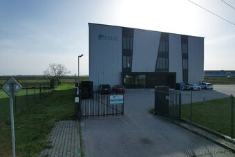 Predajňa, showroom, administrativa a sklad - 9