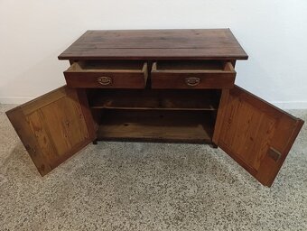 Starožitná komoda, nábytek z masívu, Nábytek s příběhem - 9