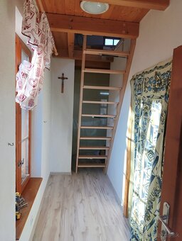 Sklápacie schody na stenu - 9