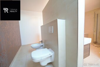 Veľký moderný 7 izbový rodinný dom s dvojgarážou, krytou ter - 9