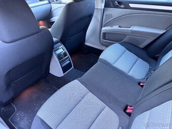 Škoda Superb 2.0 TDI DSG - 9