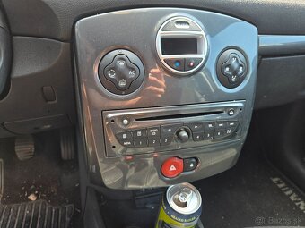 Renault Clio 1.5 dCi...pokazené - 9