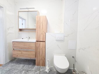 VÝRAZNÁ ZĽAVA Dom / penzión - 2 trojizbové byty plus 5 štúdi - 9