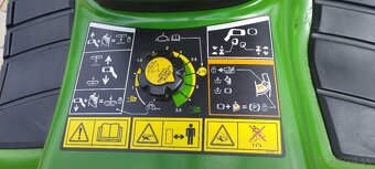 záhradný traktor John Deere X300R – 18koní - 9