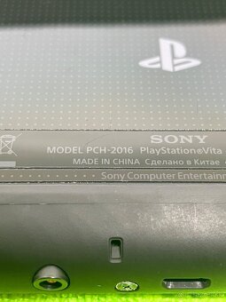 PS VITA PCH-2016 - LCD displej +8gb karta - 9