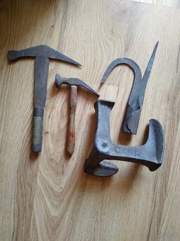 Tesárske sekery a mäsiarsky sekáč - 9