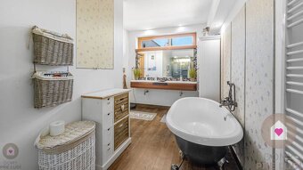 MA/ZOHOR - Rodinný dom s 2 bytovými jednotkami a 3 garážami - 9