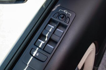 Land Rover Discovery Sport 2.0D SD4 SE AWD A/T - 9