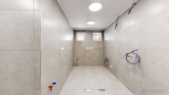 Obchodný priestor v centre Trnavy – novozrekonštruovaný s hi - 9