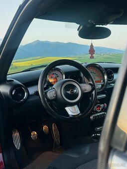 Mini Cooper S 1.6 Turbo 128 kW – Po servise – TOP výbava - 9