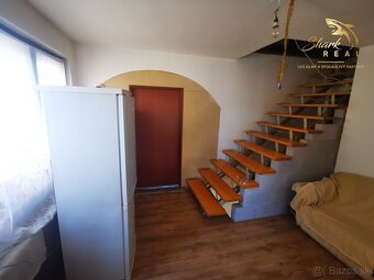 Priestranný 3-podlažný rodinný dom, pozemok 3544 m2 - 9