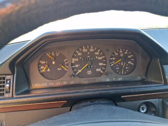 Mercedes-Benz E 250D W124 - 9