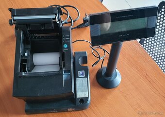 Dávkovače toaletného papiera a penového mydla. - 9