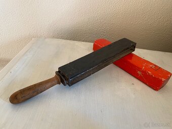 RETRO OSTRIČ NA BRITVU - 9