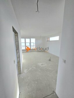 Atypický 3i byt vo vinohradníckej oblasti s veľkou terasou - 9