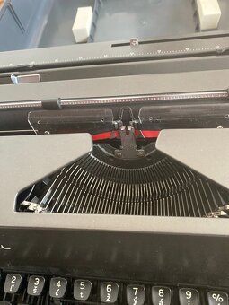 Pisaci stroj Consul 2226 s kufrikom - 9