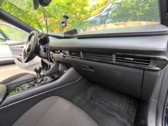 Mazda 3 SKYACTIV G - 9