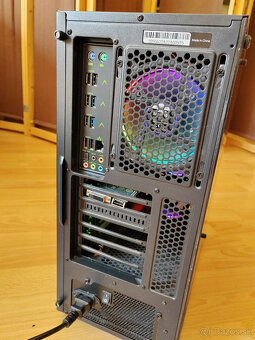 Výkonný počítač Xeon (64GB RAM) - 9