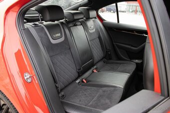 Škoda Octavia 2.0 TSI 245k RS - 9