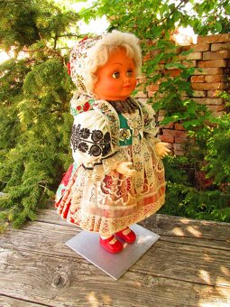 Veľká ľudová krojovanka - Rohatecký kroj, Morava - 9