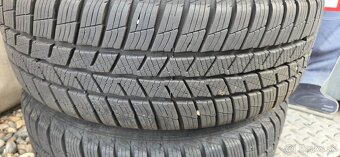 Predám zimný komplet 185/60R15 88T na škoda fábia. - 9