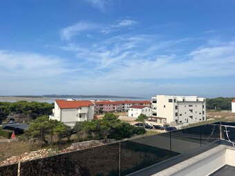 3-izboý apartmán v novostavbe s výhľadom na more /Chorvátsko - 9