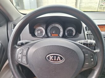 KIA CEED BENZÍN 136000 KM - 9